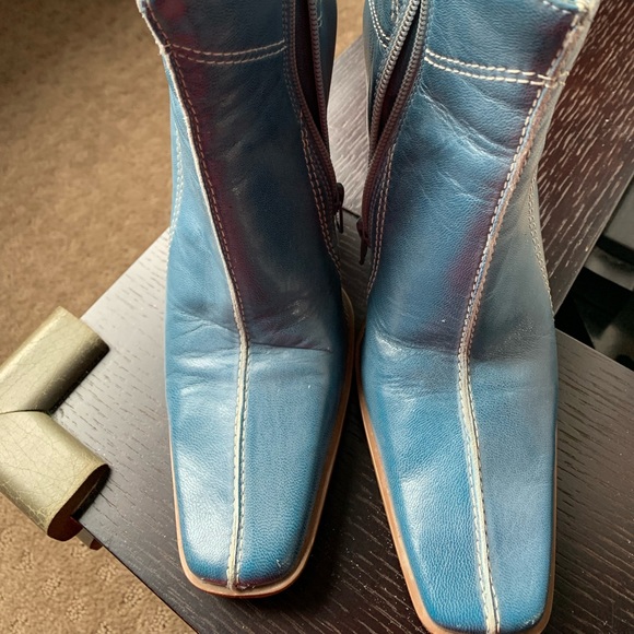 Beautiful blue leather ankle booties - Picture 2 of 11